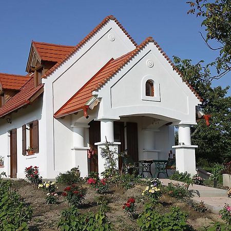 Вилла Casa Beata Lesencetomaj Экстерьер фото