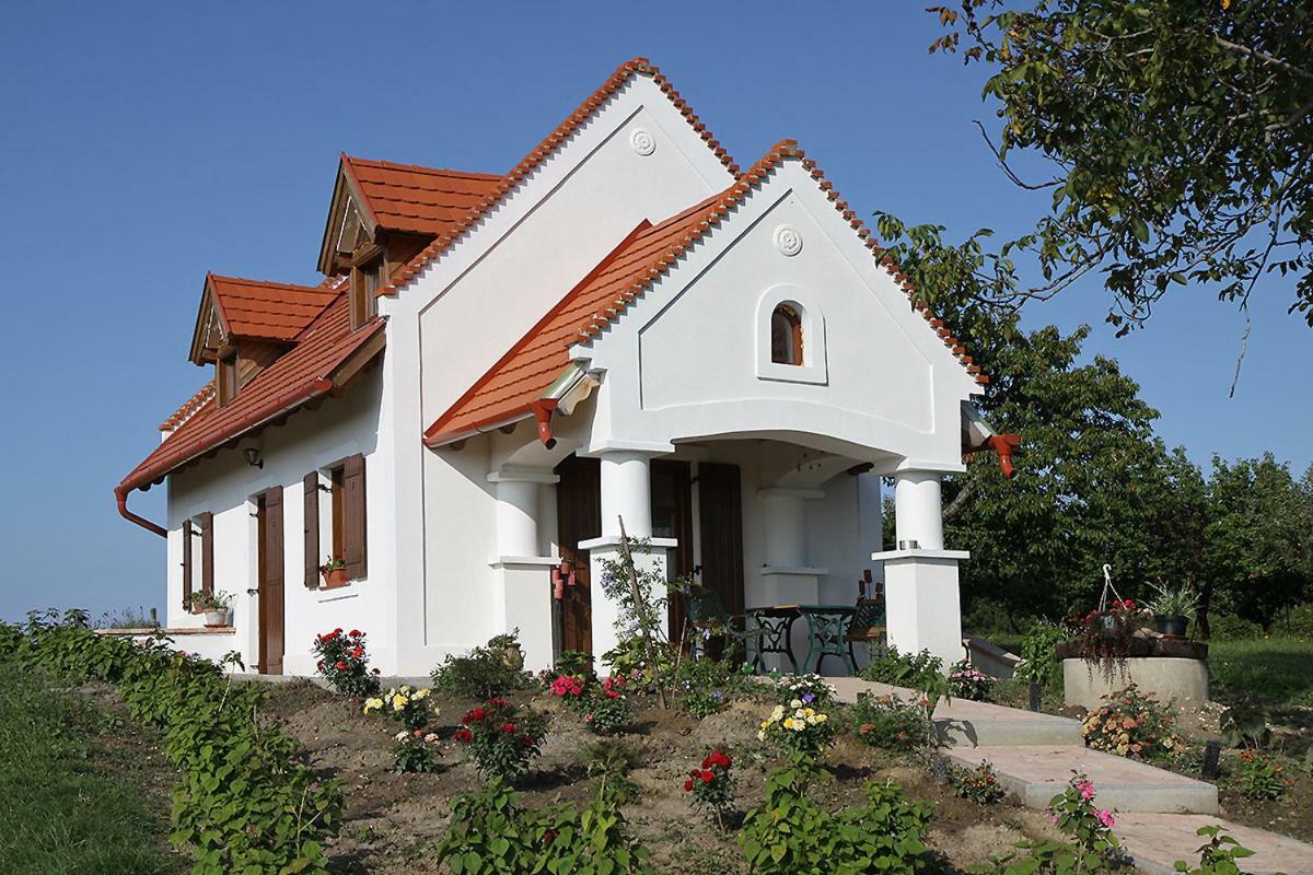 Вилла Casa Beata Lesencetomaj Экстерьер фото